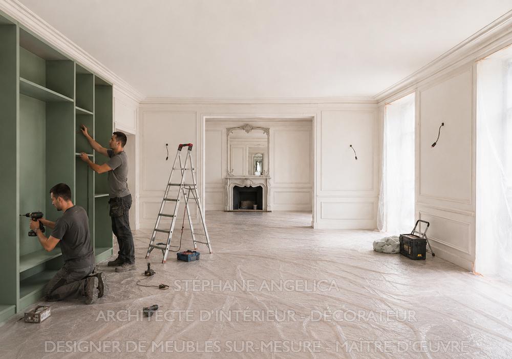 Menuisiers réalisant la pose de meubles sur mesure dans un appartement haussmannien à Paris 16e