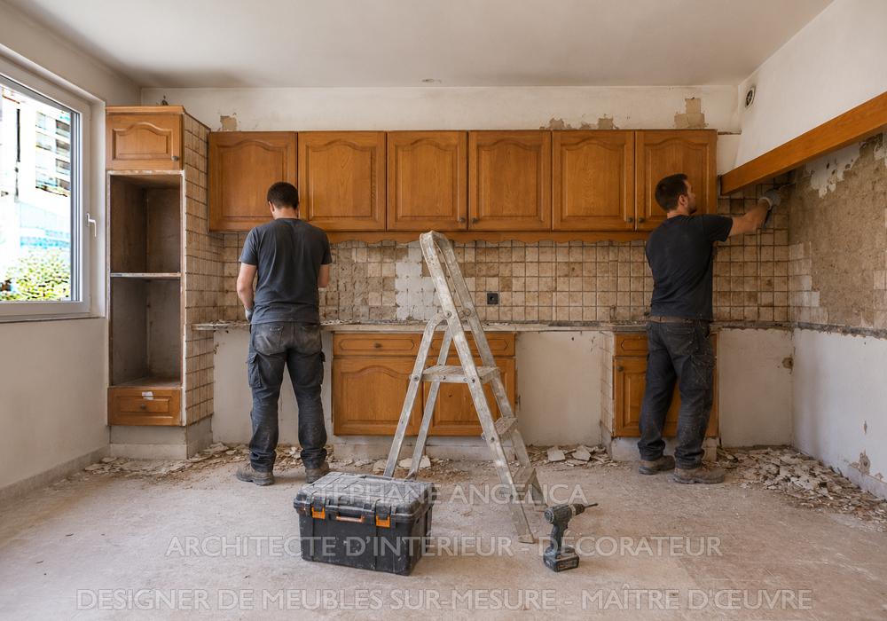 Chantier de rénovation en cours dans une ancienne cuisine à Neuilly-sur-Seine dans les Hauts-de-Seine
